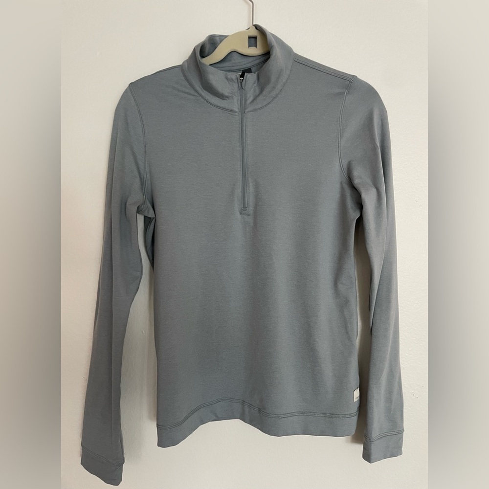 Vuori women’s zip up long sleeve size large, SOFT, ex cond